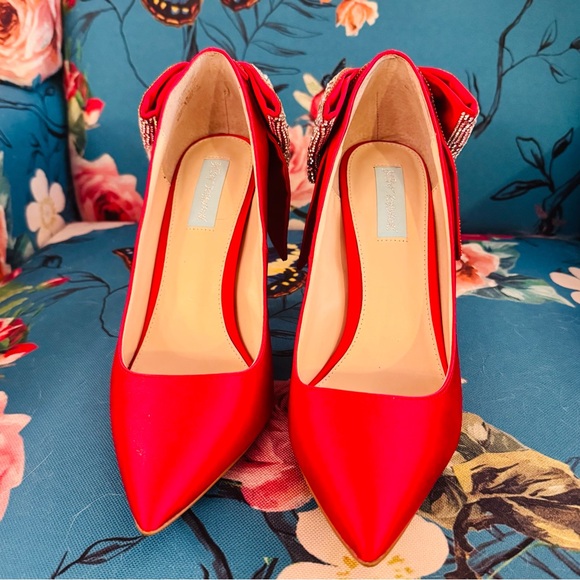 Elegant Red Bow-Embellished Women's Shoes - Picture 3 of 5